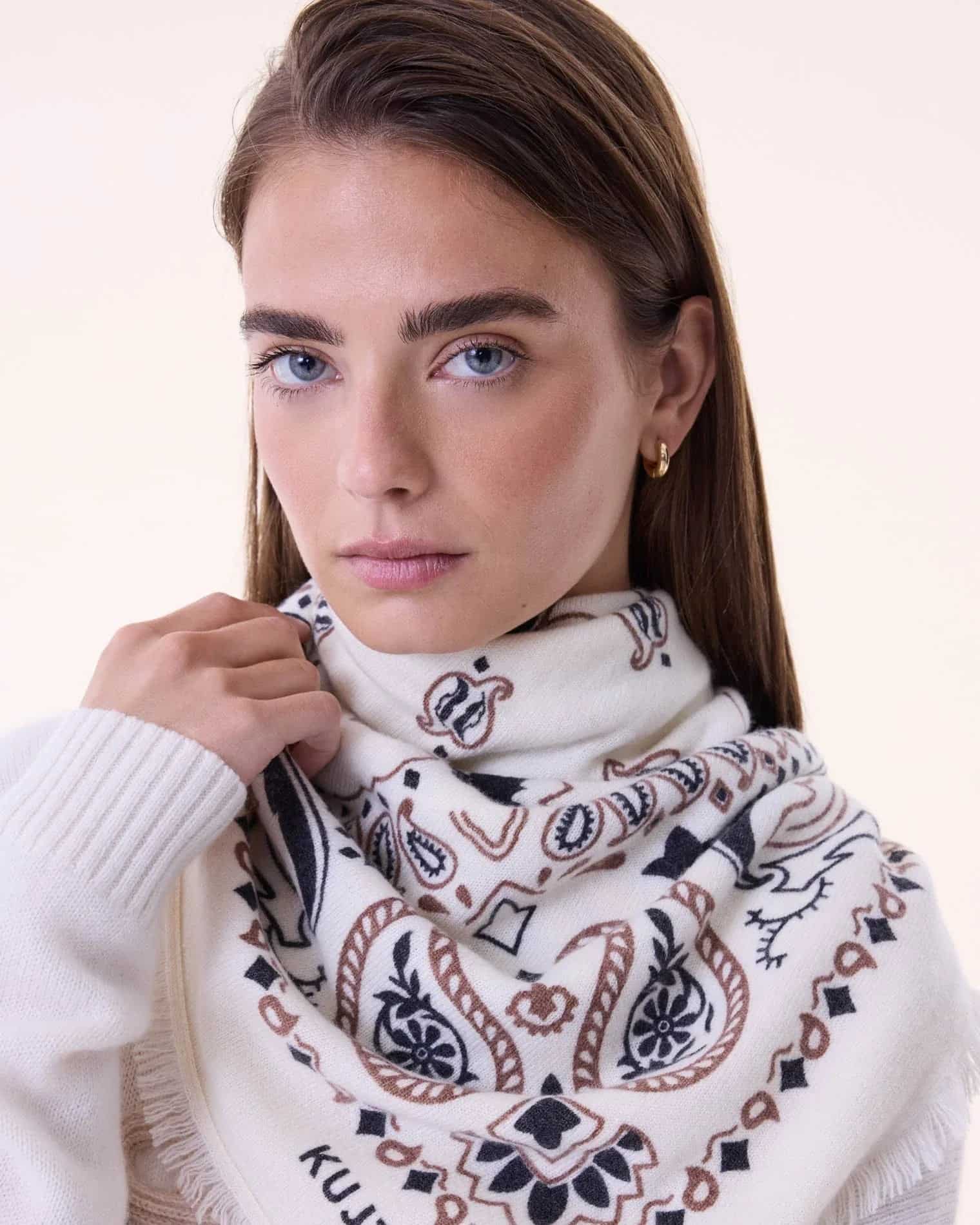 Büyük Bandana Hachiko Tüy Bico Beyaz - Bandana